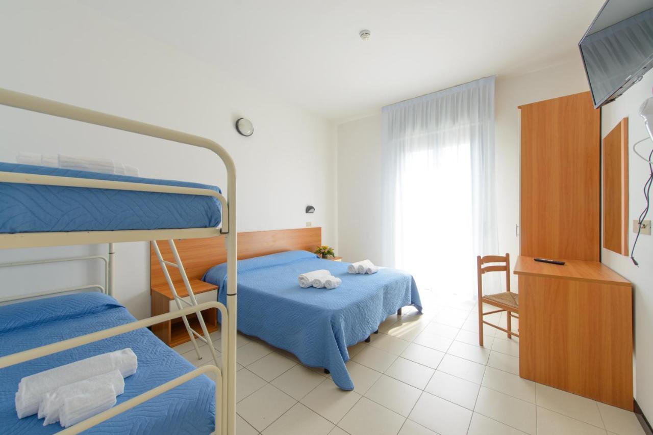Hotel Paloma Beach Front Chiringuitos Time Rimini Exterior photo