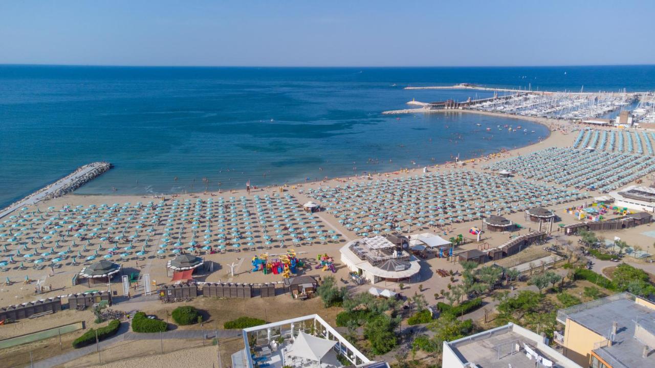 Hotel Paloma Beach Front Chiringuitos Time Rimini Exterior photo