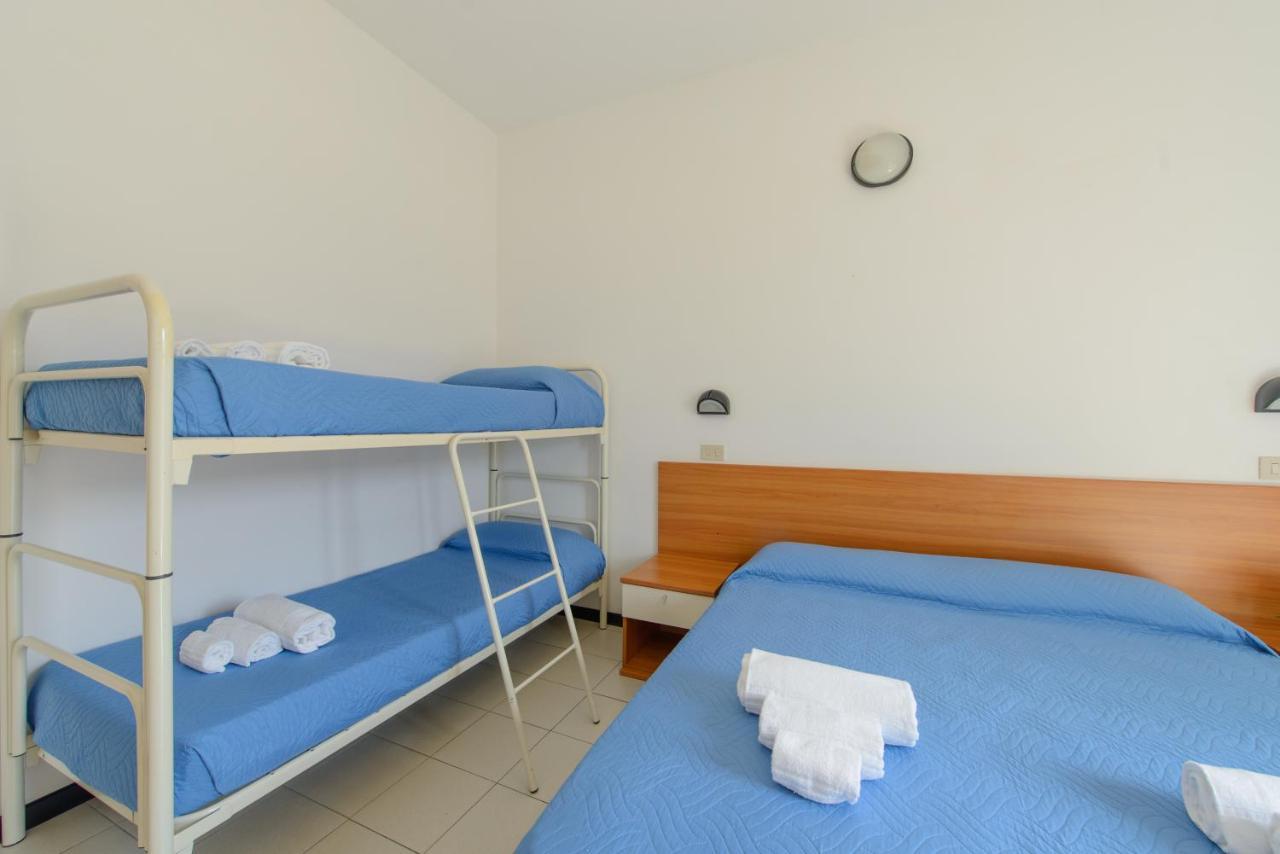Hotel Paloma Beach Front Chiringuitos Time Rimini Exterior photo
