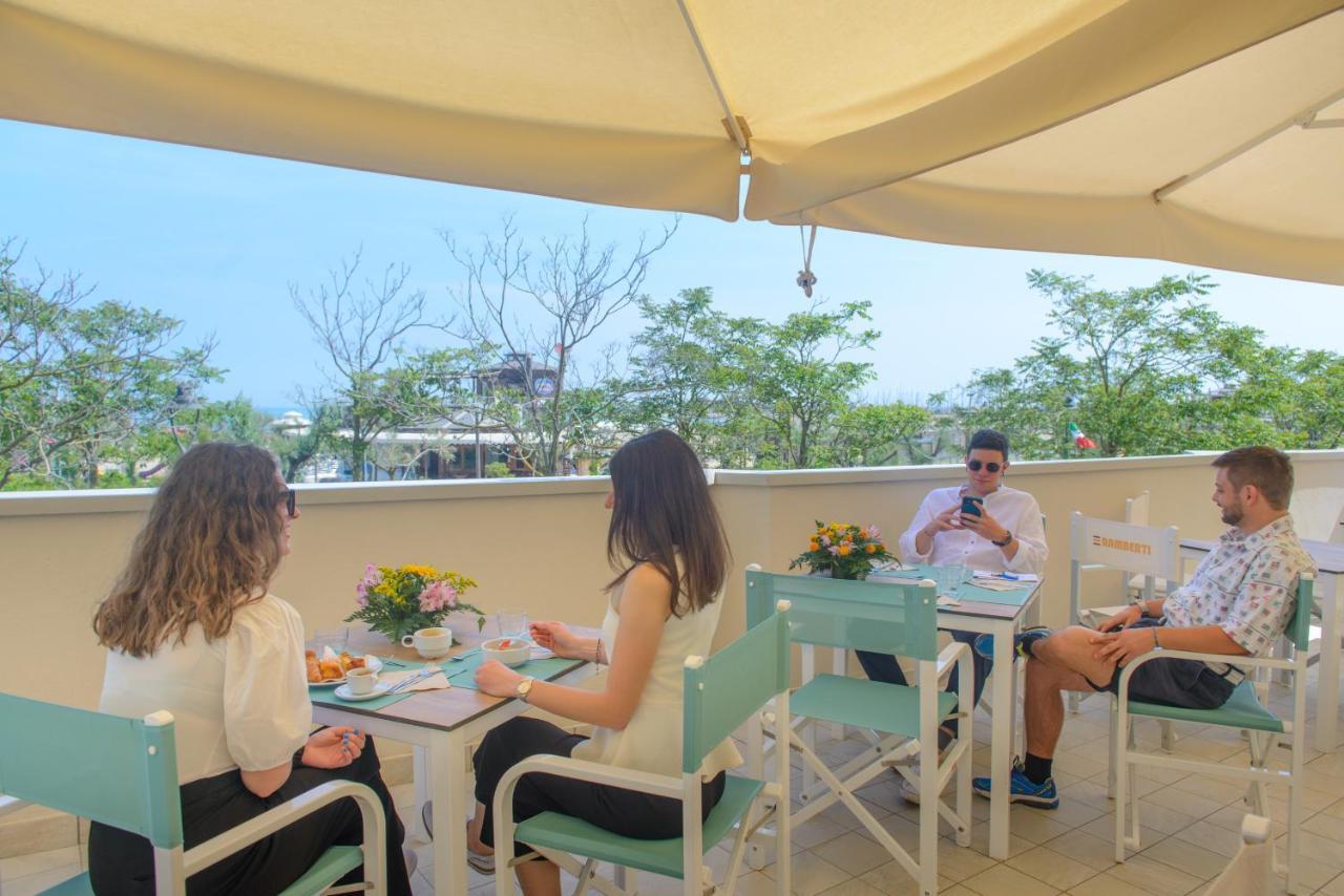 Hotel Paloma Beach Front Chiringuitos Time Rimini Exterior photo