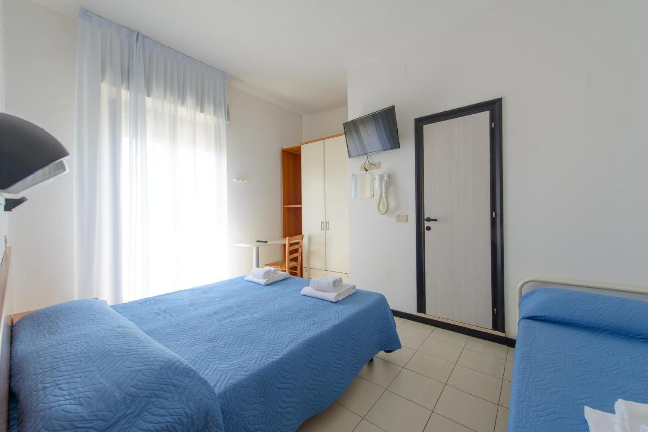 Hotel Paloma Beach Front Chiringuitos Time Rimini Exterior photo