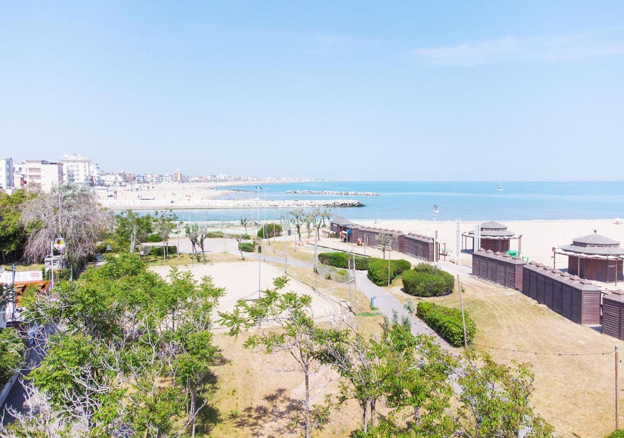 Hotel Paloma Beach Front Chiringuitos Time Rimini Exterior photo