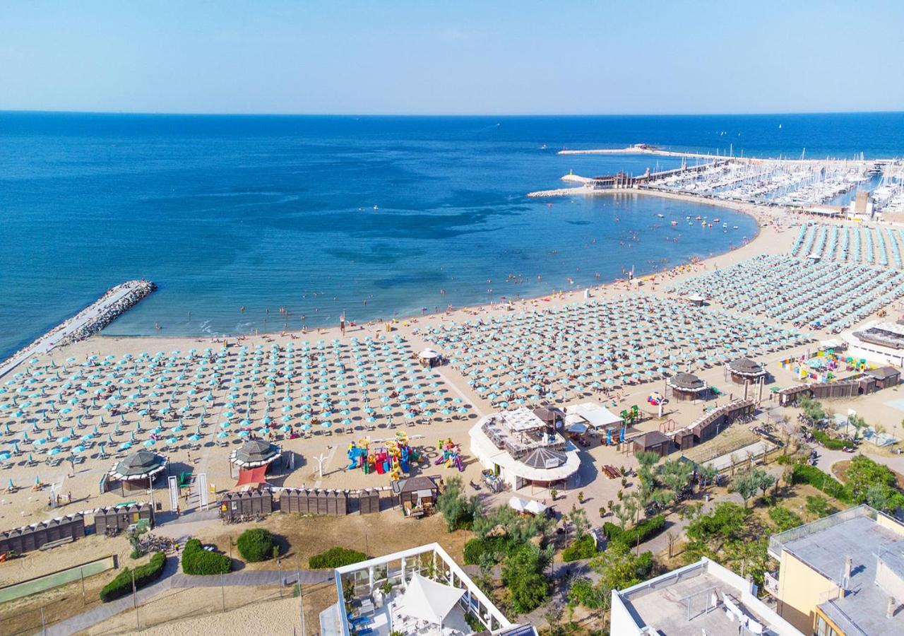 Hotel Paloma Beach Front Chiringuitos Time Rimini Exterior photo