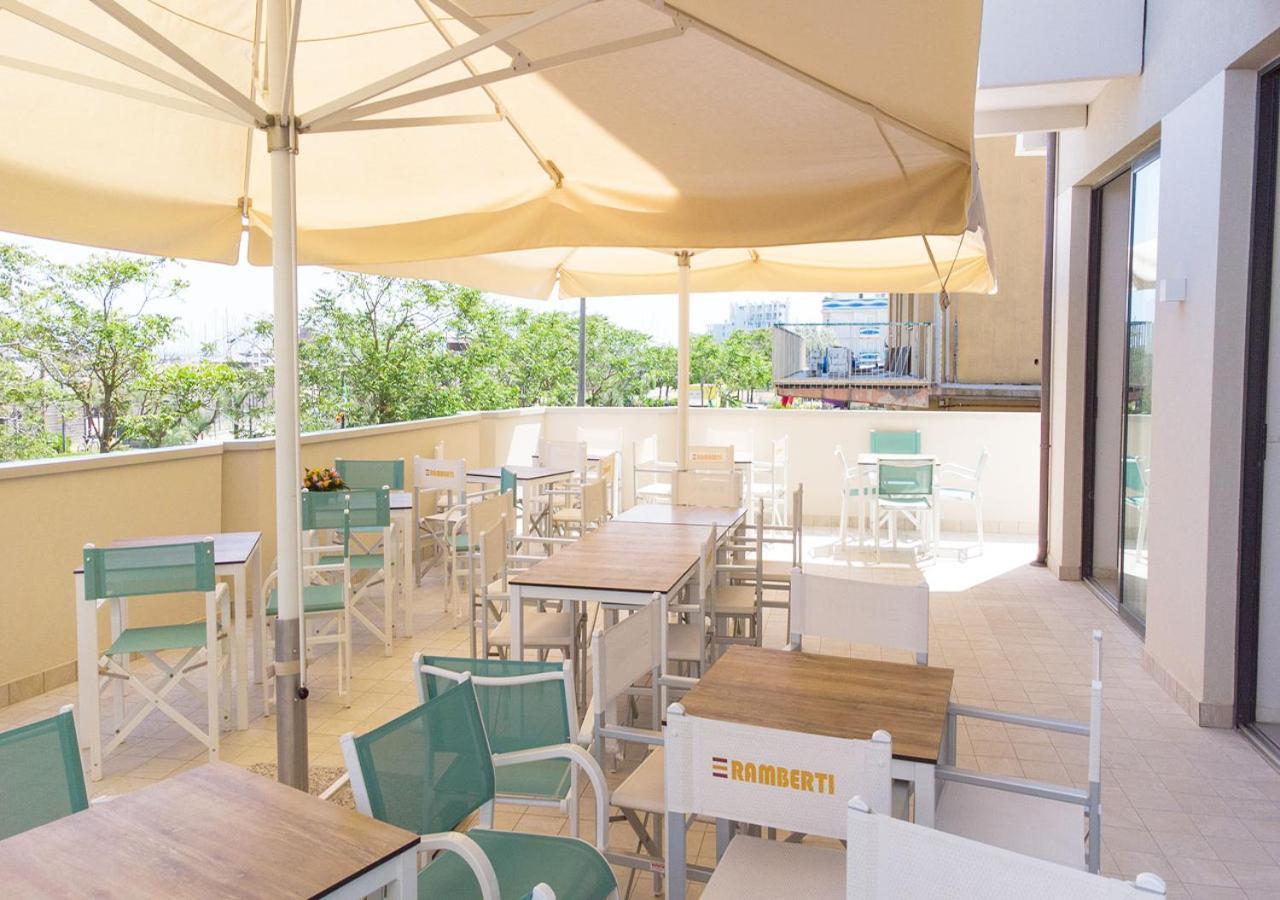 Hotel Paloma Beach Front Chiringuitos Time Rimini Exterior photo
