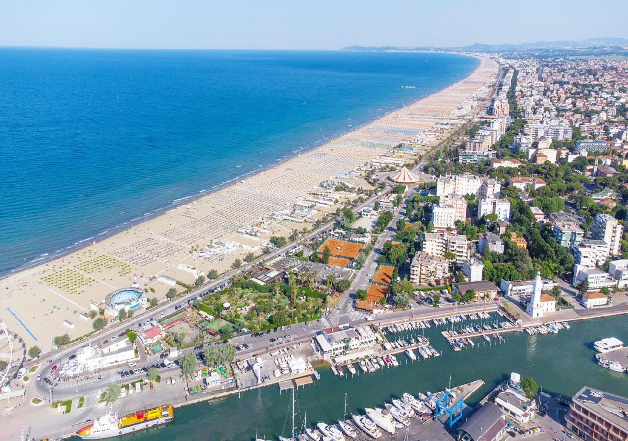Hotel Paloma Beach Front Chiringuitos Time Rimini Exterior photo