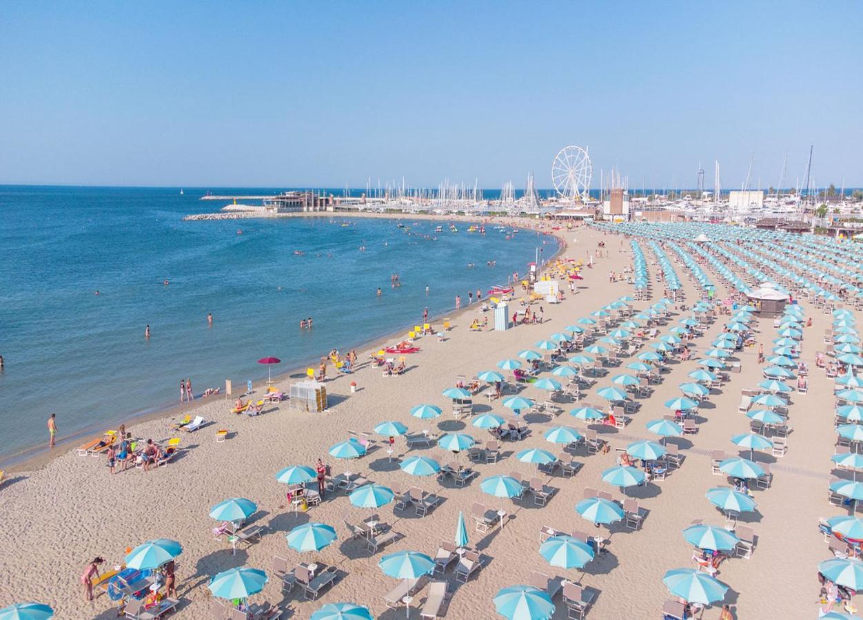 Hotel Paloma Beach Front Chiringuitos Time Rimini Exterior photo