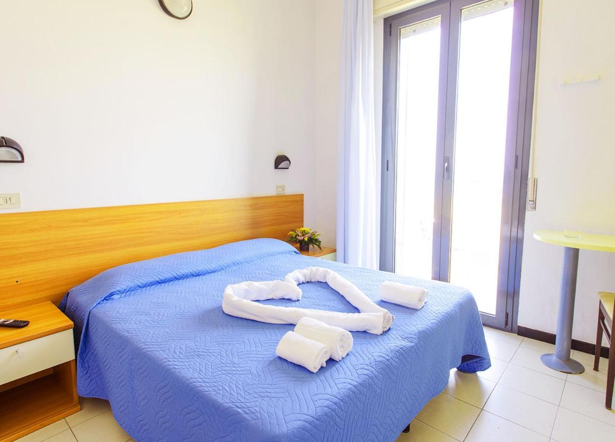Hotel Paloma Beach Front Chiringuitos Time Rimini Exterior photo