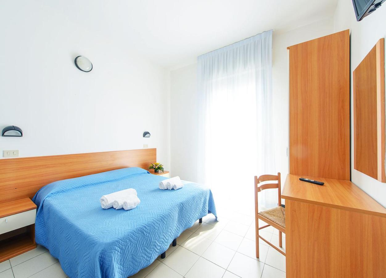 Hotel Paloma Beach Front Chiringuitos Time Rimini Exterior photo