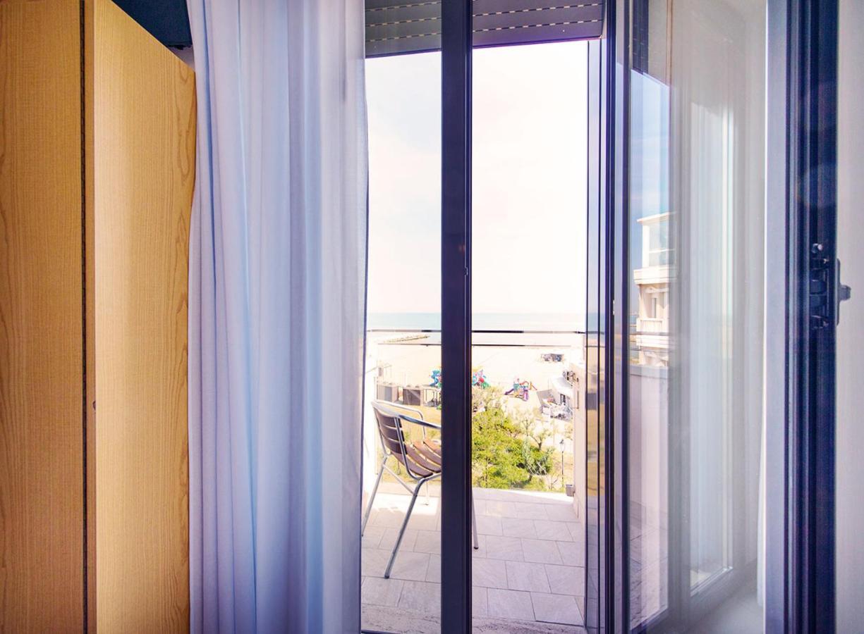 Hotel Paloma Beach Front Chiringuitos Time Rimini Exterior photo