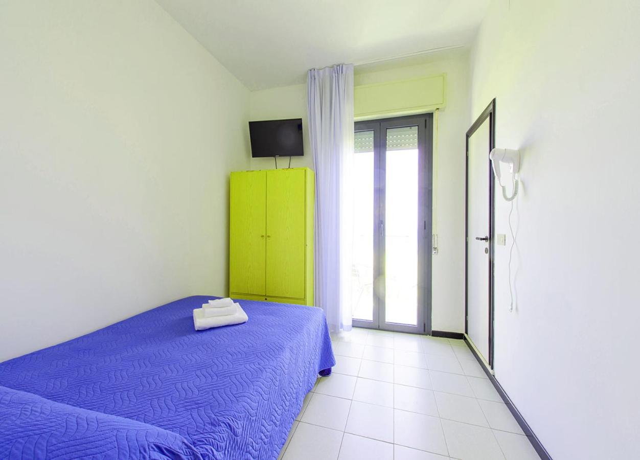 Hotel Paloma Beach Front Chiringuitos Time Rimini Exterior photo