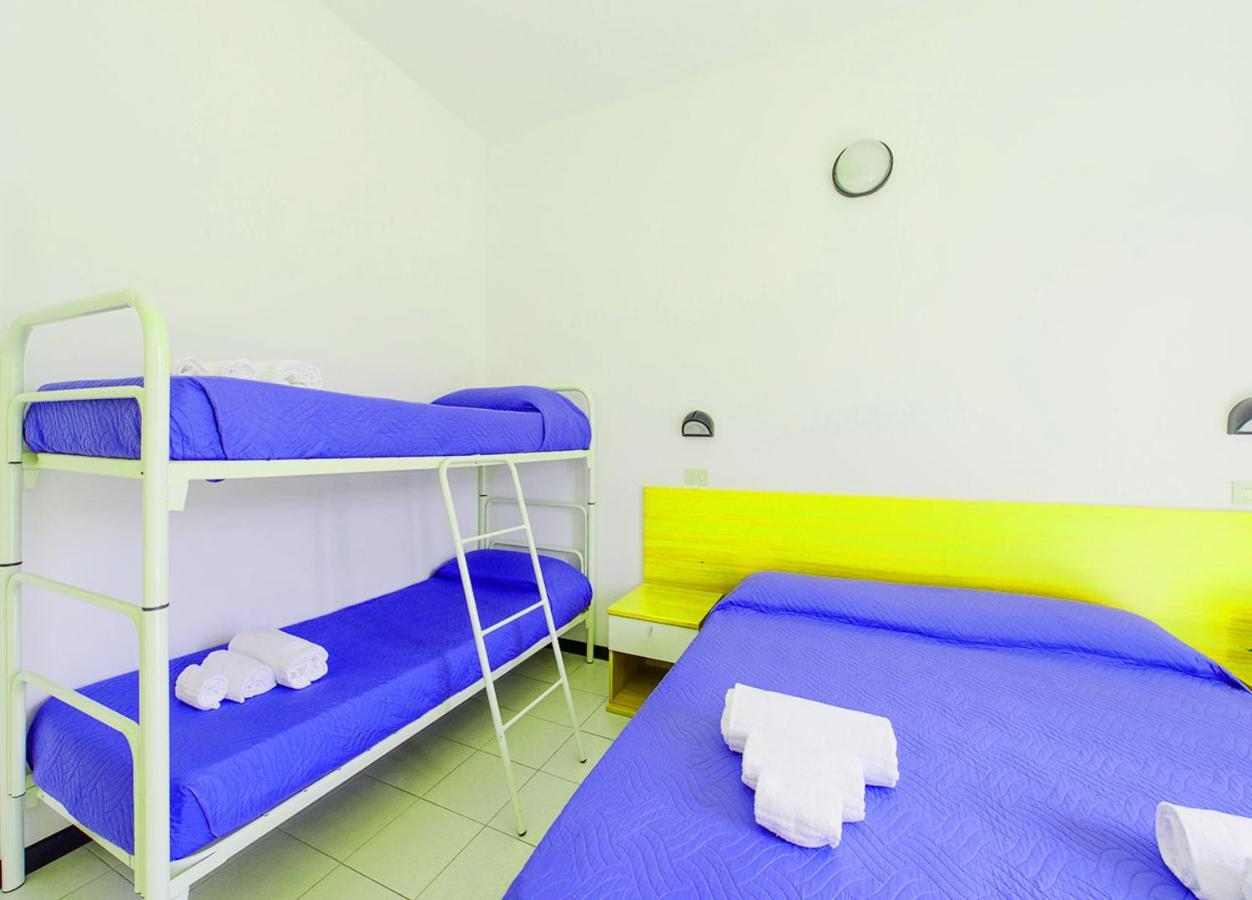 Hotel Paloma Beach Front Chiringuitos Time Rimini Exterior photo