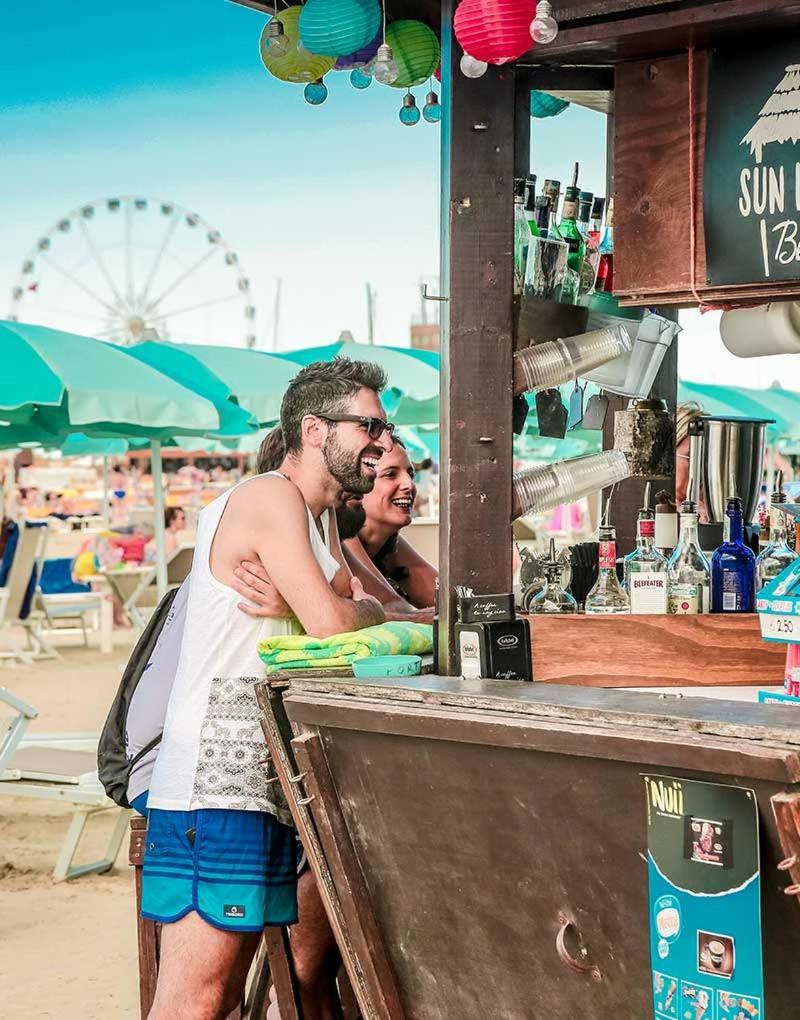 Hotel Paloma Beach Front Chiringuitos Time Rimini Exterior photo